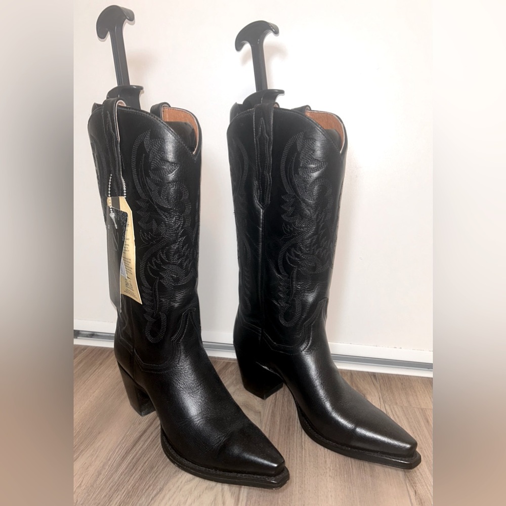 BNWT - DAN POST COWBOY BOOTS